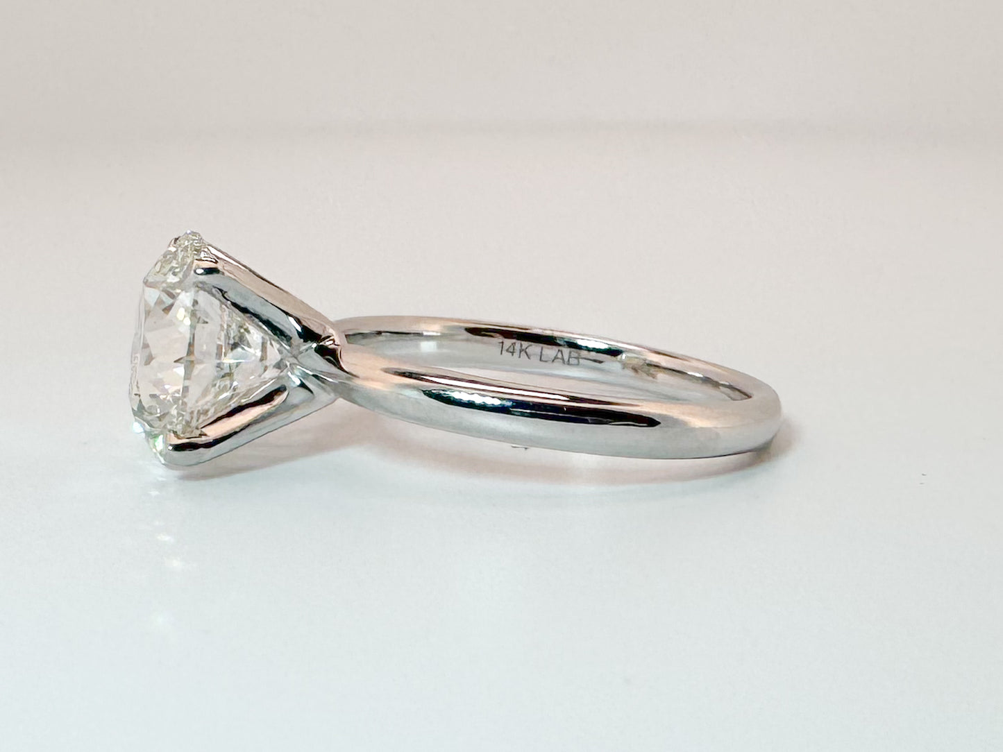 14K, White gold lab diamond engagement ring 2.98 carat VS1 F Ideal cut. IGI certified.