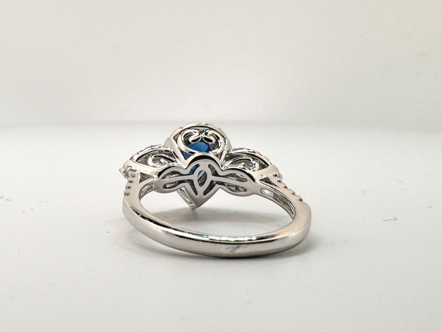 14k, White gold, Natural diamond and sapphire ring.