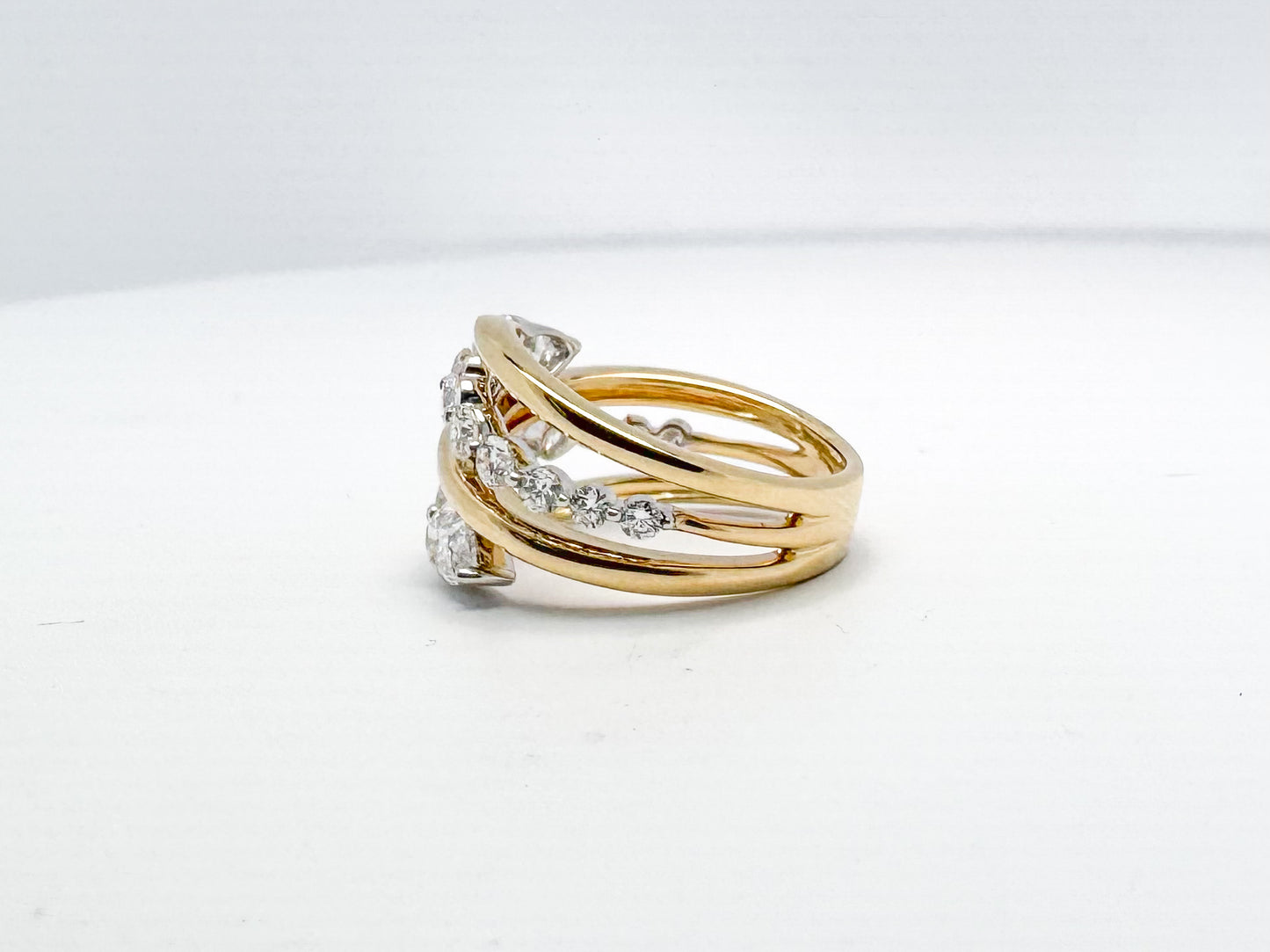 14k, Yellow gold 1.66 carat diamond fashion ring.