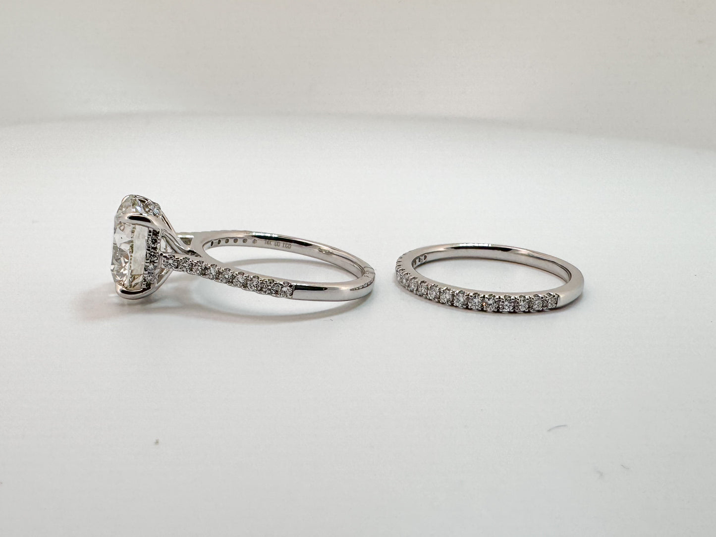 14K,White gold 4.18 lab grown round brilliant set with .32 side diamonds. Wedding set. IGI certified
