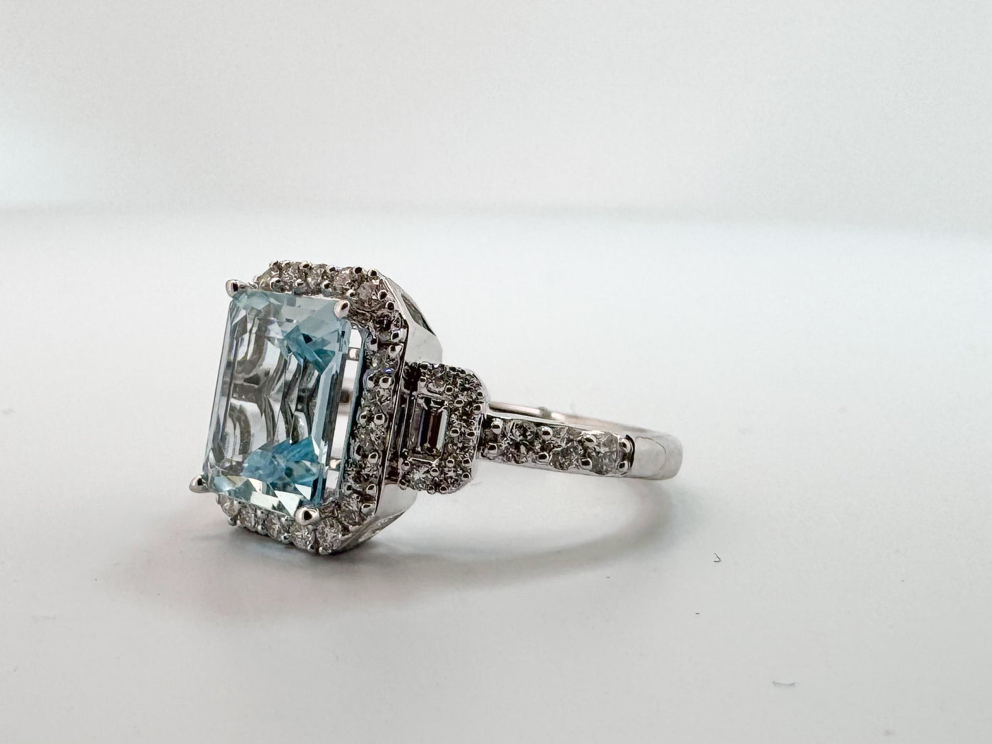 14K, white gold, Aquamarine and diamond fashion ring
