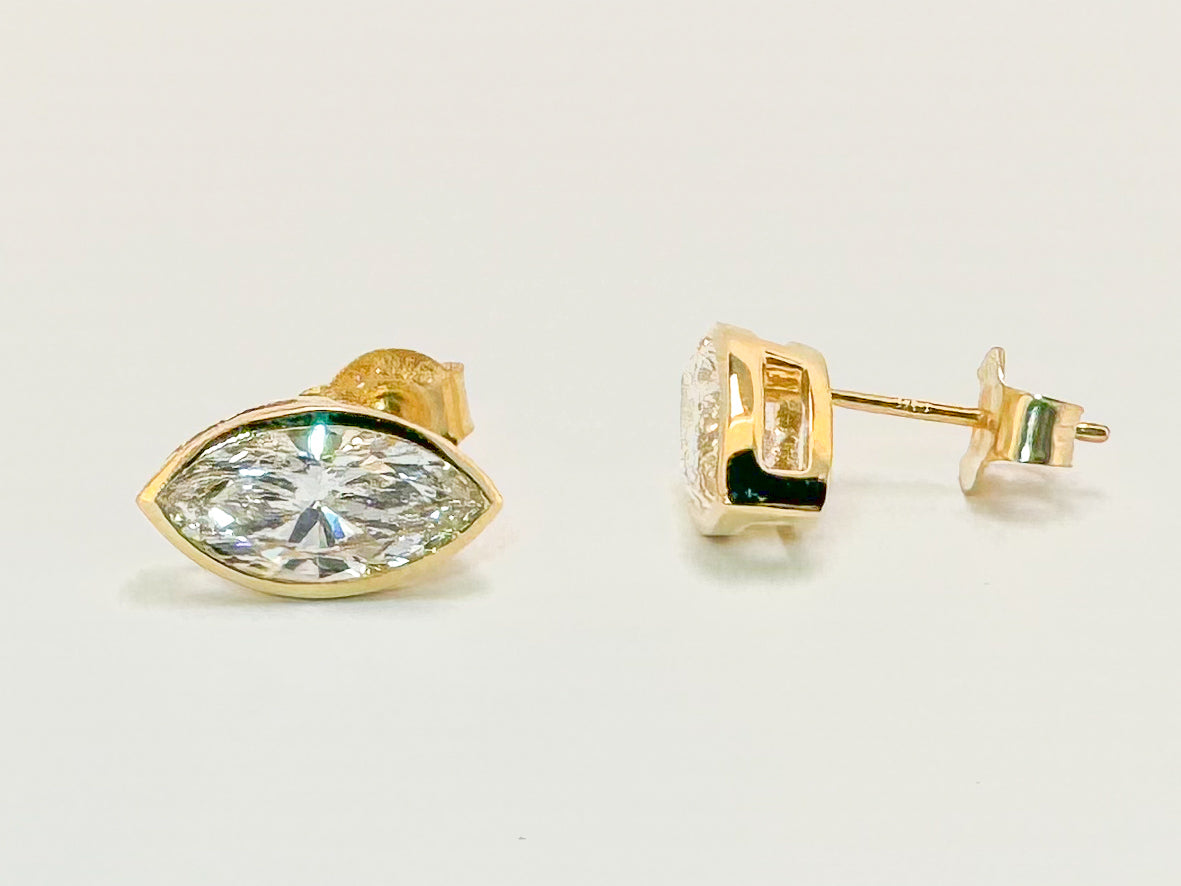 14k, Yellow gold, 2.10 carats Marquise lab diamond stud earrings. VS2/VS1 F IGI certified