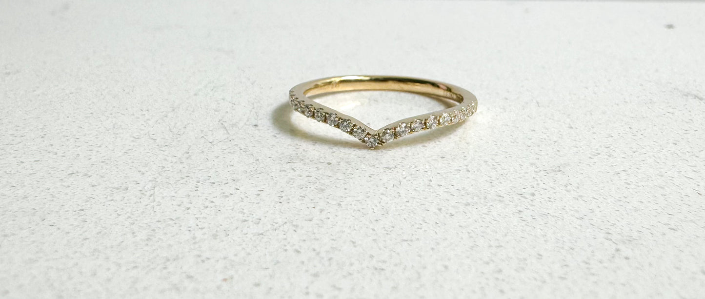 Yellow Gold V Band