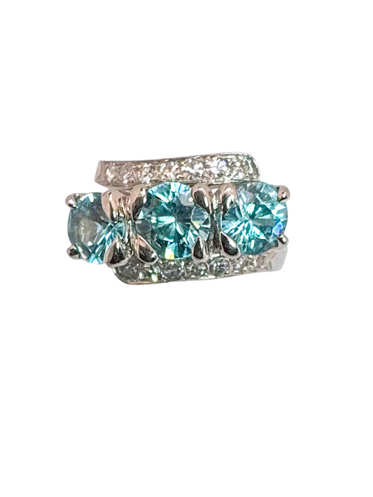 Platinum 4.55 ctw blue zircon and vintage fashion ring.