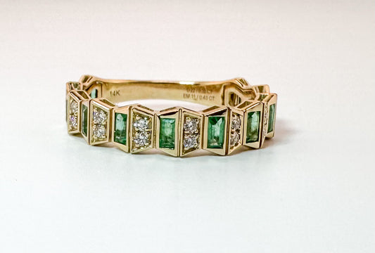 14k, yellow gold natural diamond and emerald fashion ring.