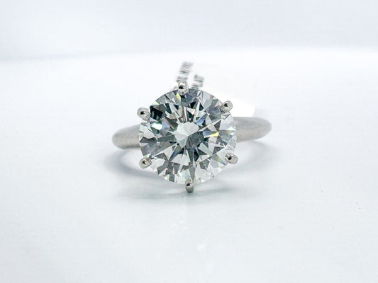 3.01 VVS2 H Ideal cut, Natural round brilliant diamond set in Platinum. GIA certfified