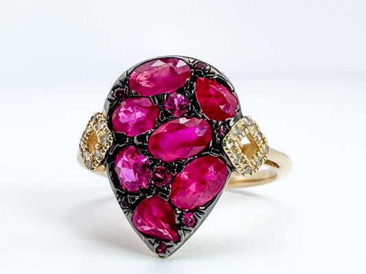 14K, Yellow gold, Natural ruby and diamond cluster ring.