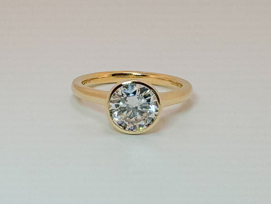 14K, yellow gold 1.96 VS1 E lab grown round brilliant solitaire. IGI certification