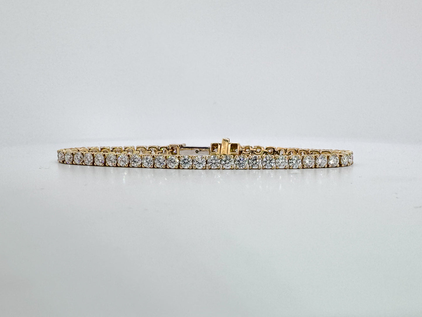 14k, Yellow gold 7.00 carat, lab grown diamond tennis bracelet. VS1/VS2 E-F