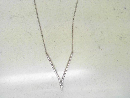 V shaped diamond necklace