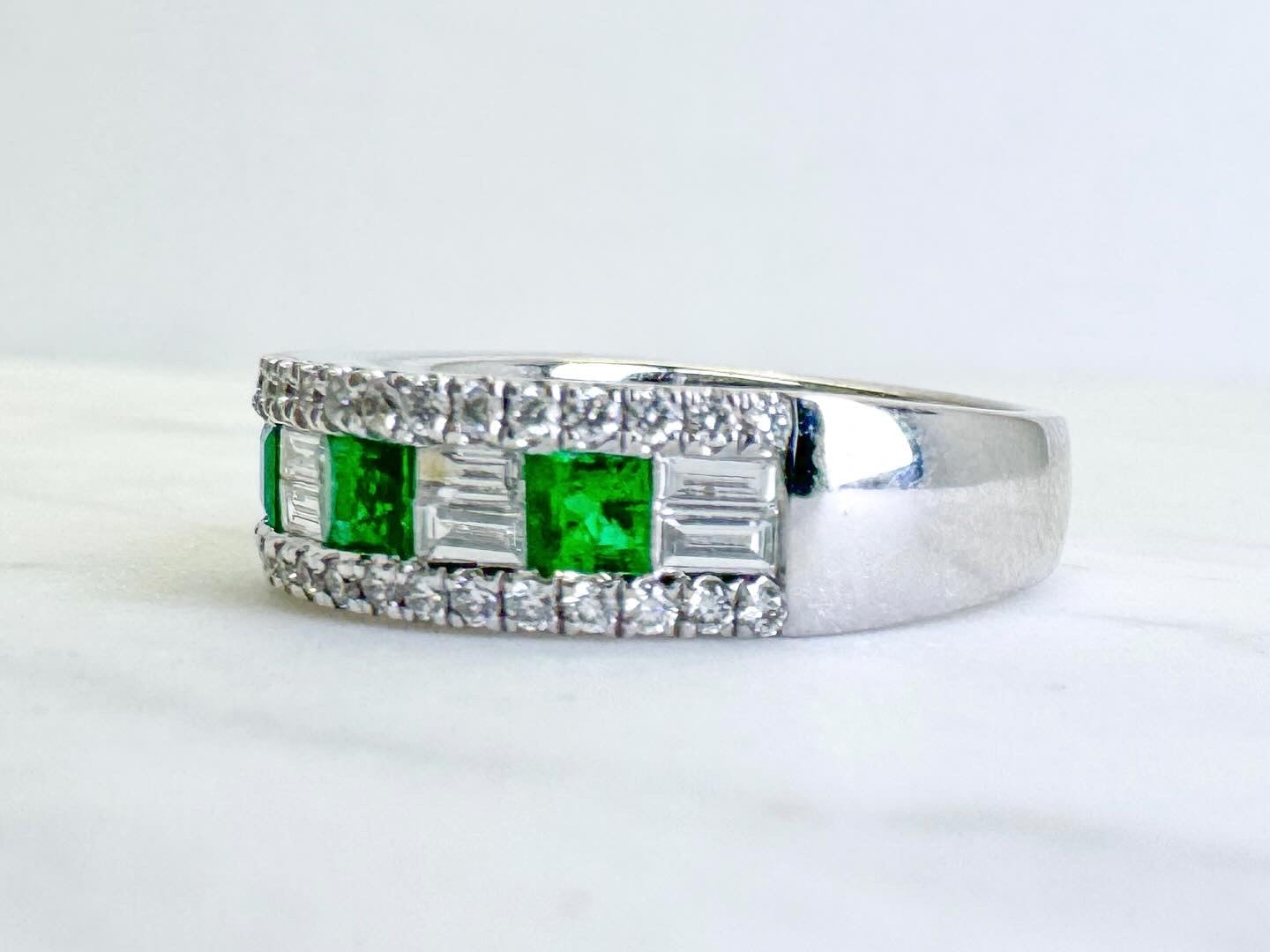 18kw Natural emerald and diamond fashion ring " Spark Design"