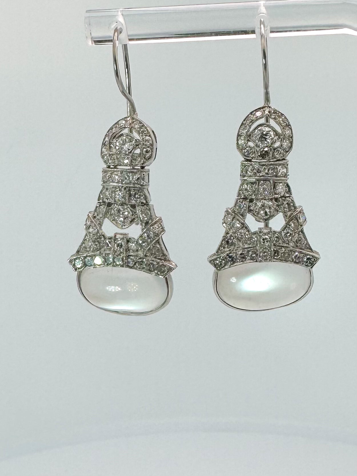 Platinum Natural diamond and moon stone earrings. VINTAGE cira: 1900's