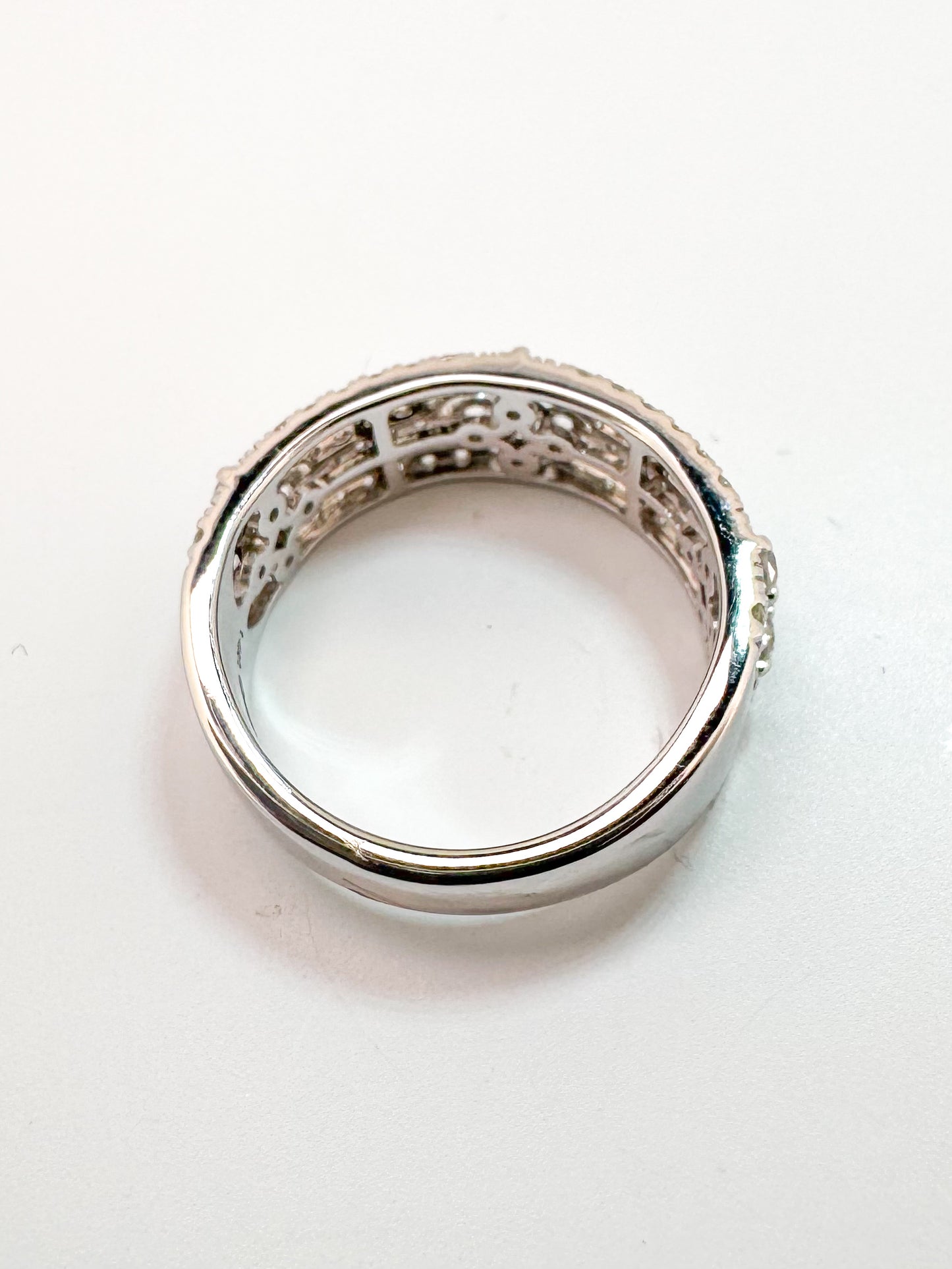 14K, white gold 1.22 carat total weight, natural diamond fashion ring.