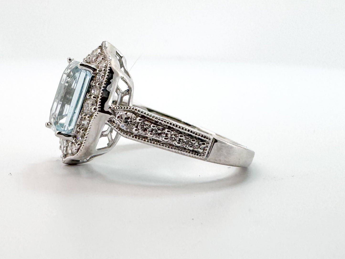 14k, white gold, Natural diamond and Aquamarine fashion ring.