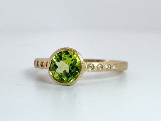 14ky .81 rose cut peridot set with .02 side diamonds