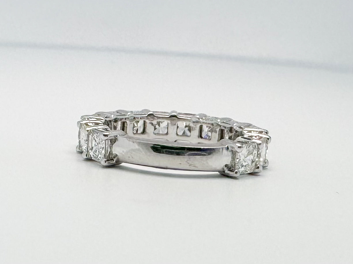 14kw 3.60 VVS1/VVS2 G-H radiant cut natural diamond band